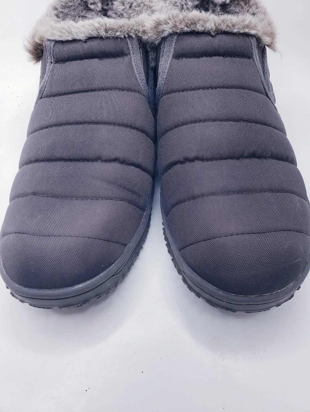 Minnetonka Timpson Water Resistant Faux Fur Lined Pull On Boot Women's Size 8
